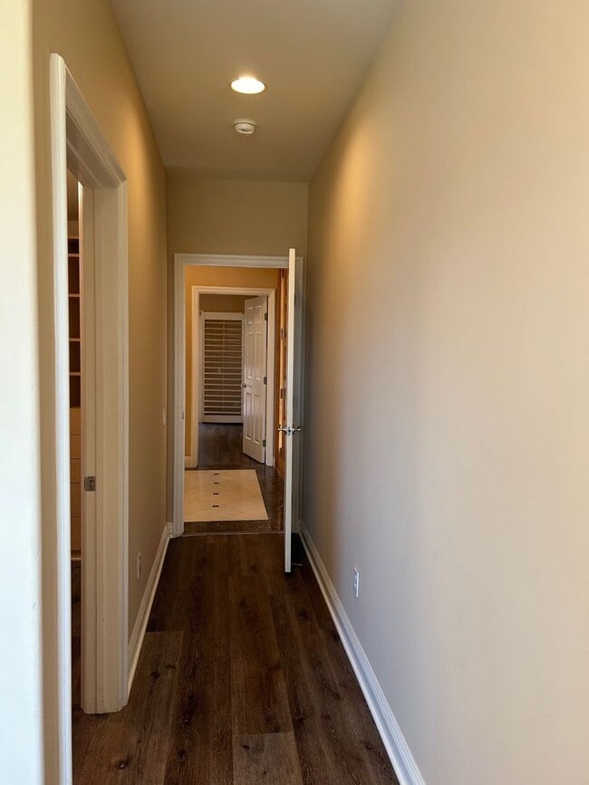 Building Photo - Amazing 3 story free standing contemporary house with terrific ocean views in Playa Del Rey