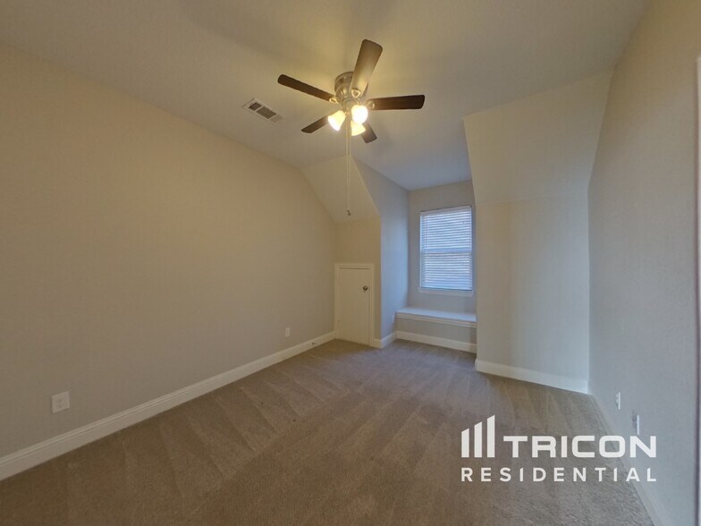 Building Photo - 11344 Live Oak Creek Dr
