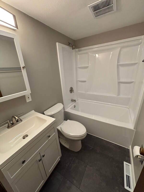 Building Photo - 601 Hillsboro Ave