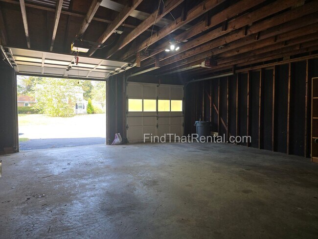 Building Photo - Available Immediately! Pet friendly, 2 car...
