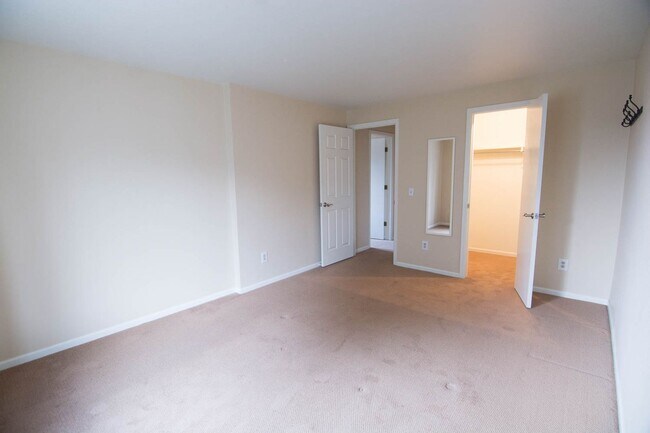 Building Photo - Beautiful 2bd/2ba Townhome in Downtown Louisville!