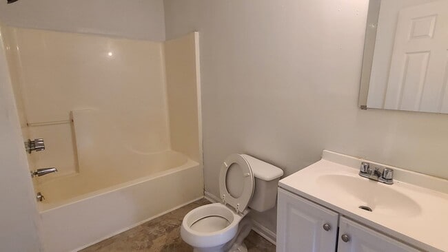 Building Photo - 2 Bedroom 1 Bath Home- Midtown Columbus