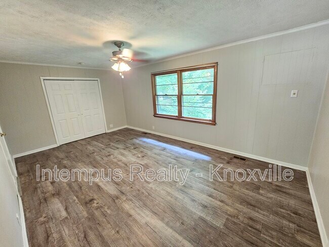 Building Photo - 2000 Nandina Dr