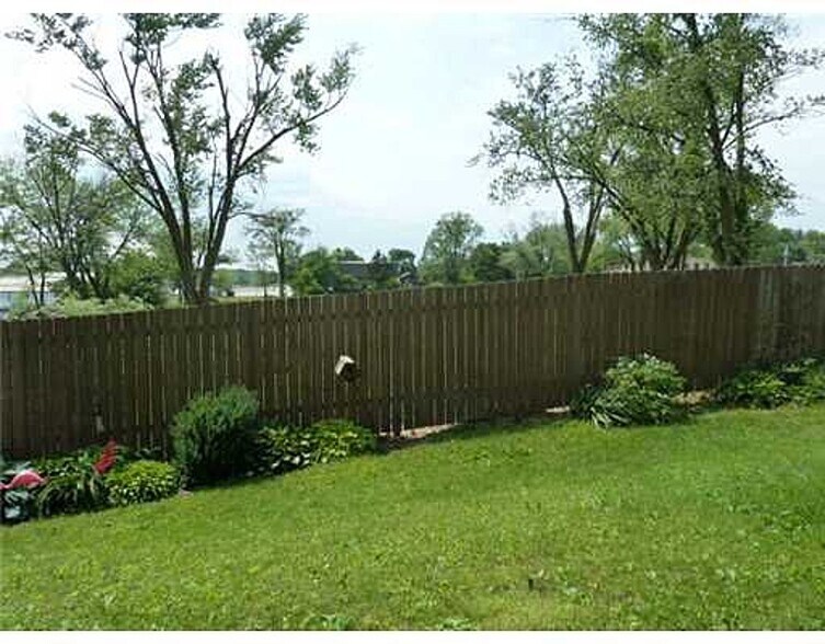 Building Photo - 420 6th Ave