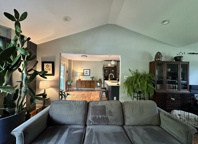 Building Photo - 2562 Miriam Ln