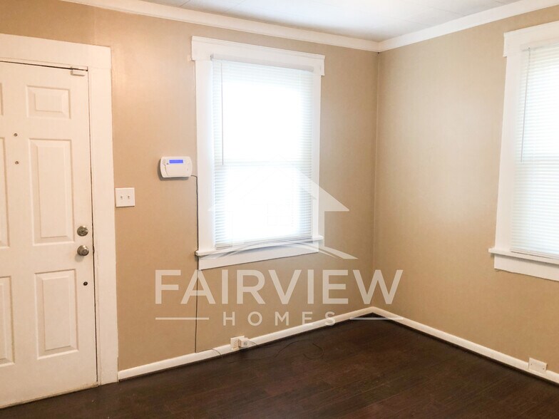 Living Room - 3520 Demott St