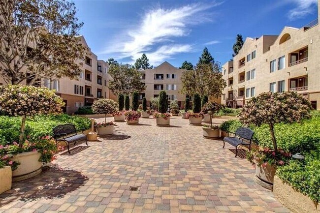 Building Photo - 3550 Lebon Dr
