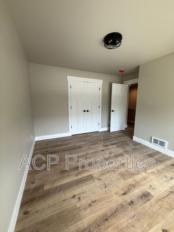 Building Photo - 2201 DeJong Dr