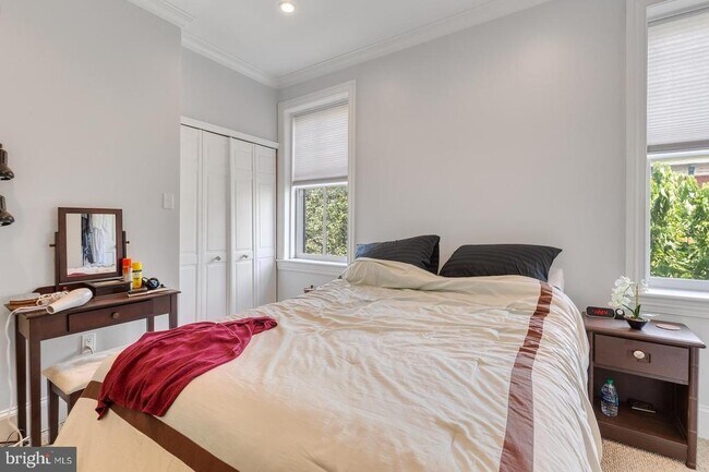 Building Photo - 1704 Wallace St