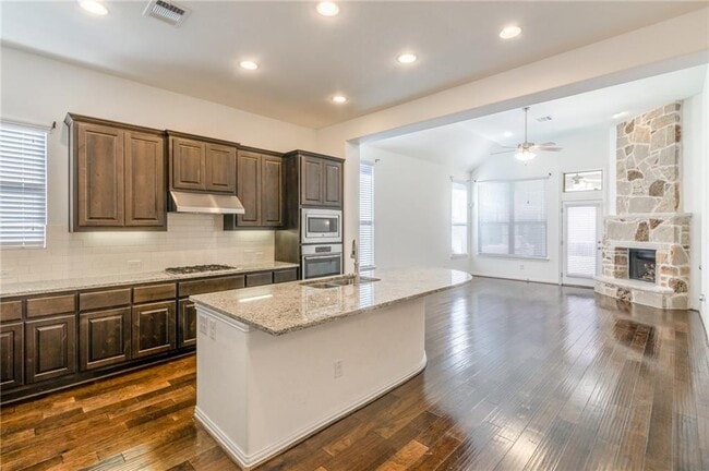 Building Photo - 425 Miracle Rose Way