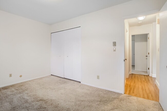 Building Photo - 5005 SW Mitchell St