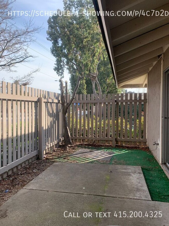 Building Photo - 10554 Red Fir Ct