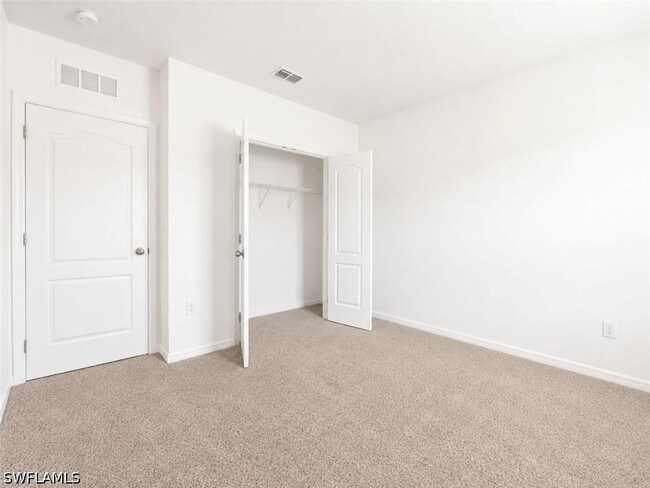 Building Photo - 2736 Dumont Ln