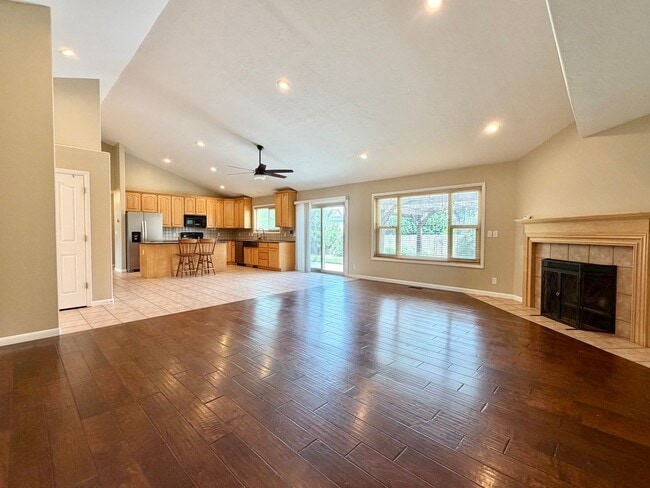 Building Photo - 961 Golden Pheasant Dr