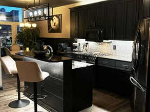 Building Photo - 1515 N Van Buren St