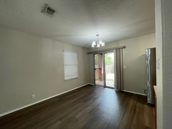 Building Photo - Single Family Home For Rent
