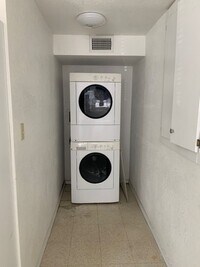 Building Photo - 1101 W University Dr