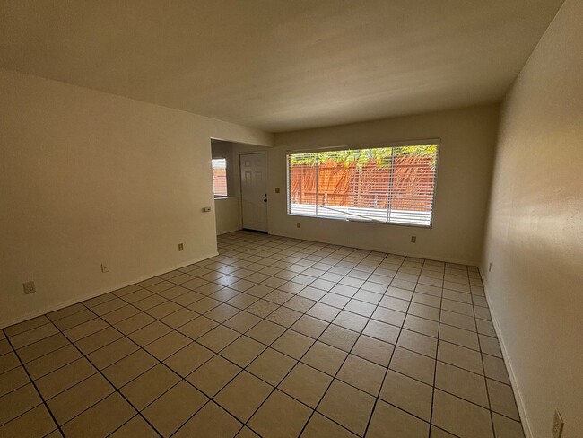 Building Photo - 735 Genevieve St