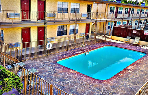 Building Photo - Courtyards by the Lake