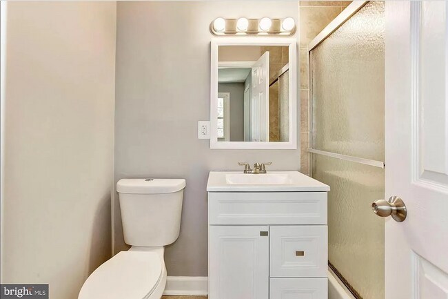 Master Suite - 1420 Deerfield Ln