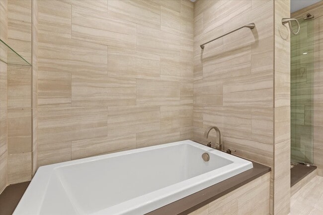 Building Photo - 250 E Pearson St