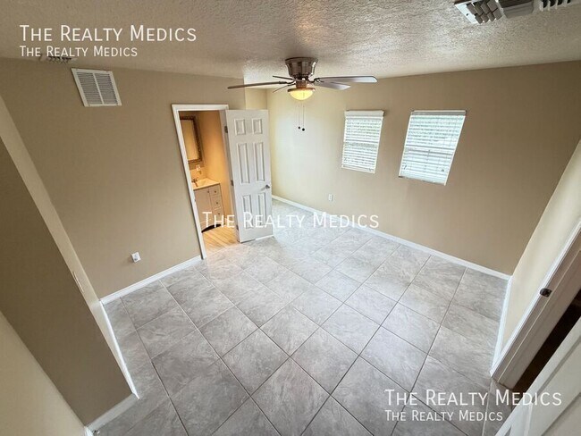 Building Photo - 2411 Grasmere View Pkwy N