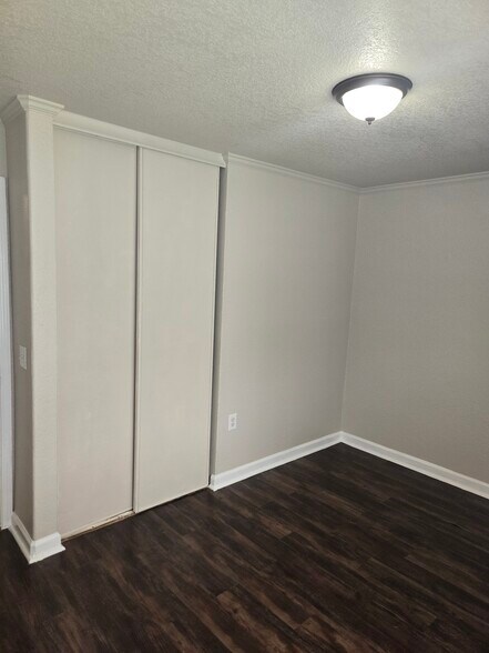 Building Photo - 9570 Bowen dr
