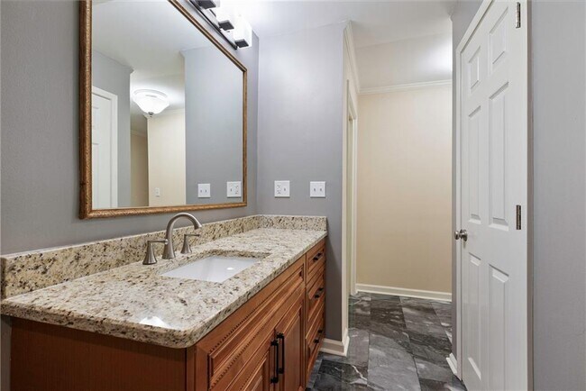 Building Photo - 25309 Plantation Dr NE