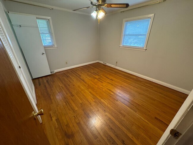 Building Photo - 2703 Lakeridge Cir NW