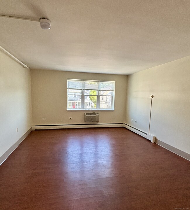 Building Photo - 18 Quintard Terrace