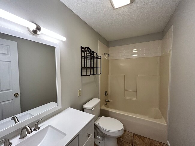 Building Photo - 400 Northwood Dr