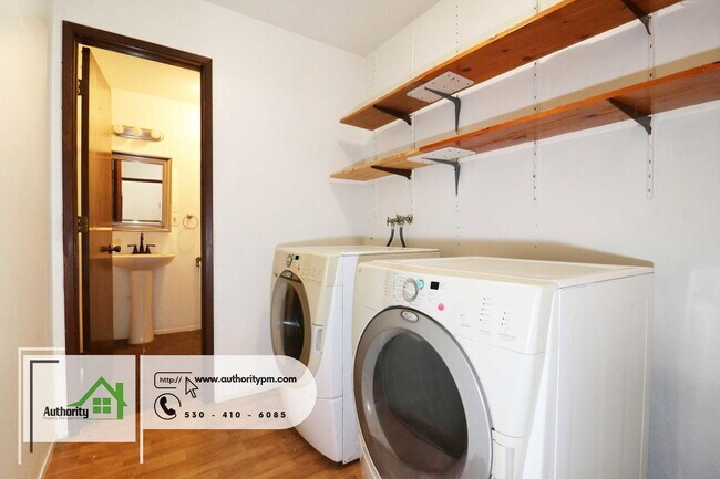 Building Photo - 3867 Apollo St