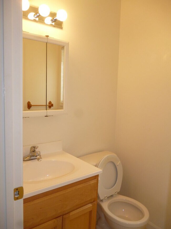 Building Photo - 2069