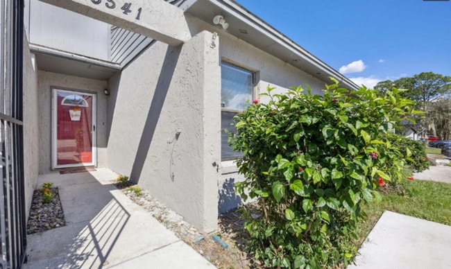 Building Photo - 2/2 townhome located near NAS Jax