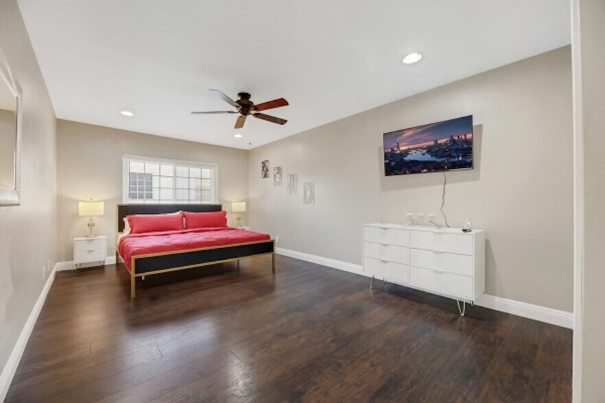 Building Photo - 7938 Cina Ave