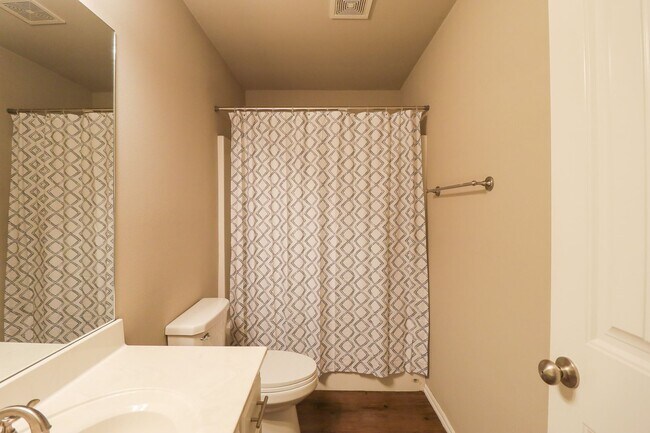 Building Photo - 3 Bed | 2 Bath in Broken Arrow!