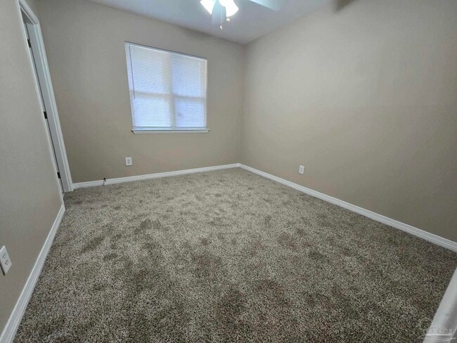 Building Photo - 6202 Fairview Dr