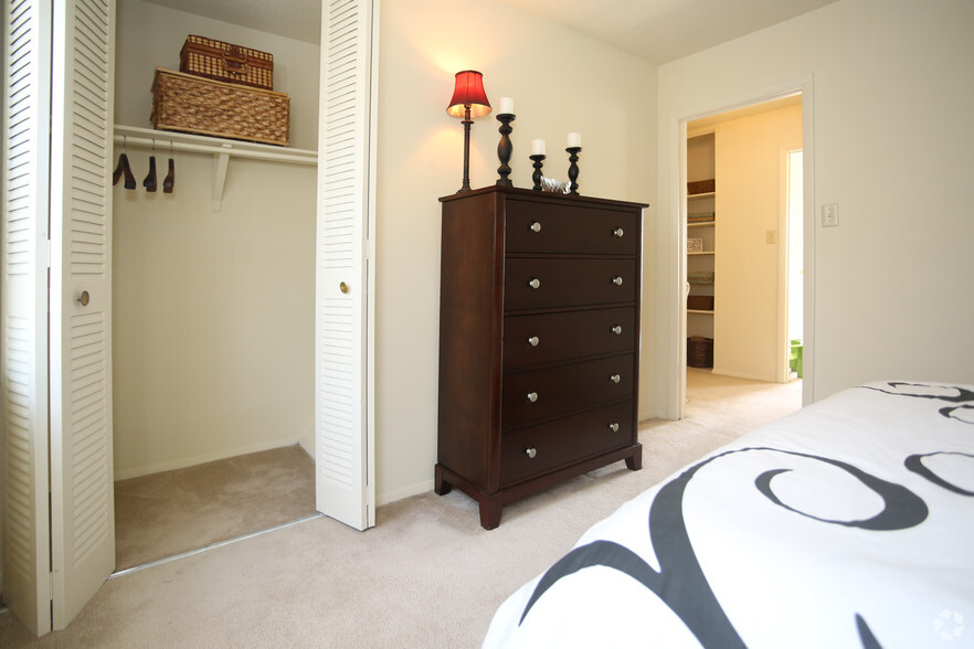 2 BR 1BA - Woodbriar Apartments