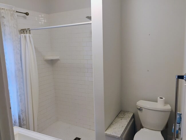 Building Photo - 1218 W 50th St