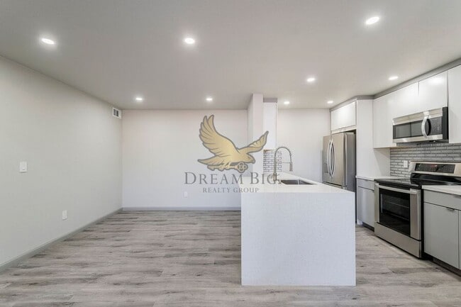 Building Photo - 8101 W Flamingo Rd