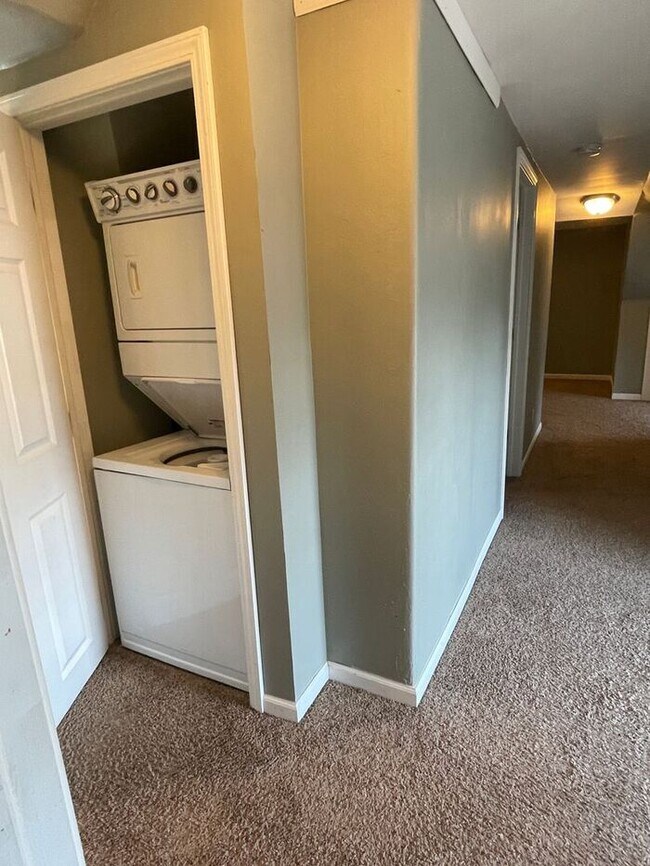 Building Photo - Upper Level Uptown Duplex, Hardwood Floors...