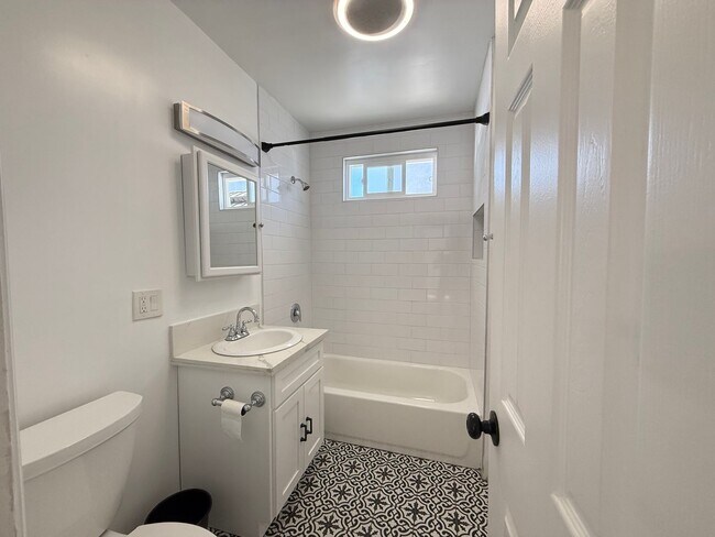 Building Photo - Secluded 3/2 in the heart of Sylmar