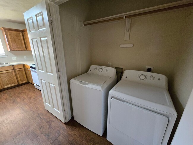 Building Photo - College Station - 3 Bedroom / 3 Bath duplex - Fenced in Yard.