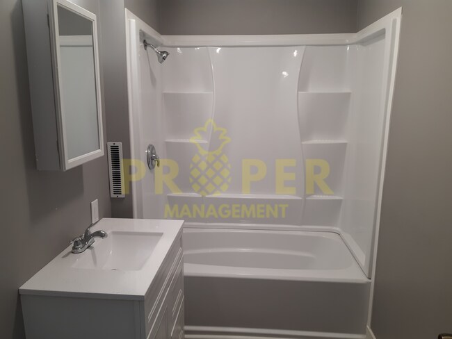 Building Photo - Amazing 4 bedrooms 1.5 bathroom house for ...