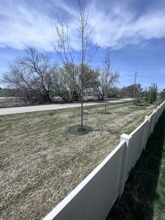 Building Photo - Central Located 4 bed 2.5 bath home