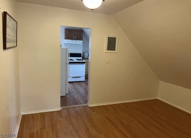 Building Photo - 11 Carteret St