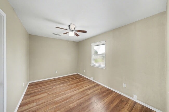 Building Photo - 6925 Calender Rd