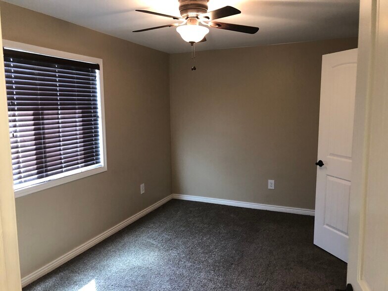 Master bedroom - 202 Farview Dr