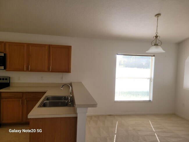 Building Photo - FOR RENT!! CHARMING AND COZY 3 BEDROOM 2 B...