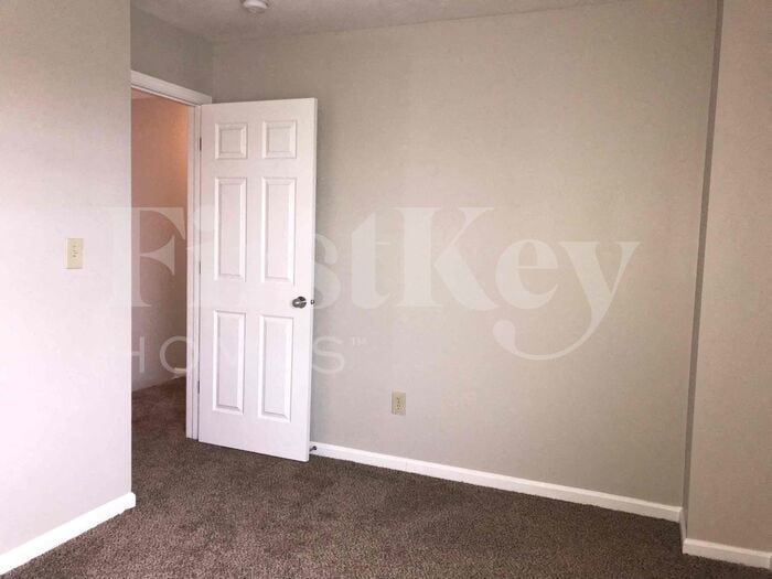 Building Photo - 1380 Pencross Ln